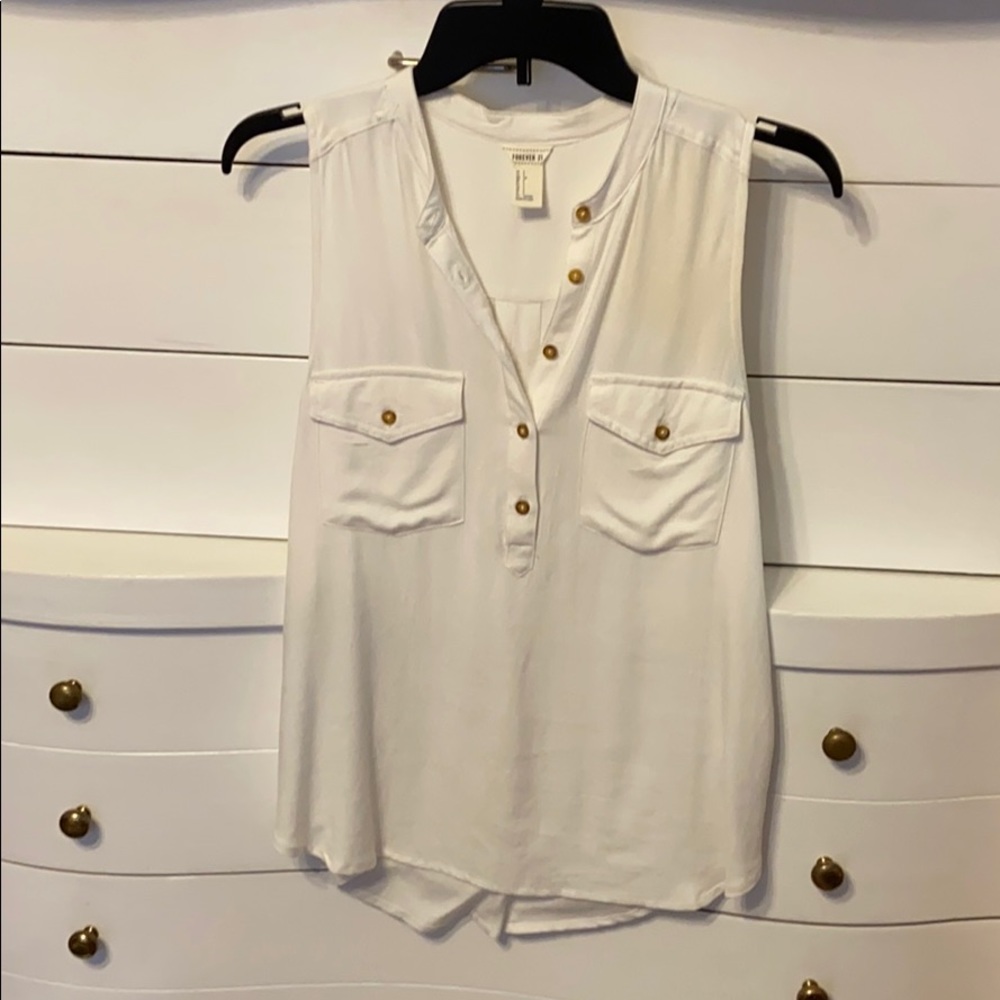 sleeveless blouse